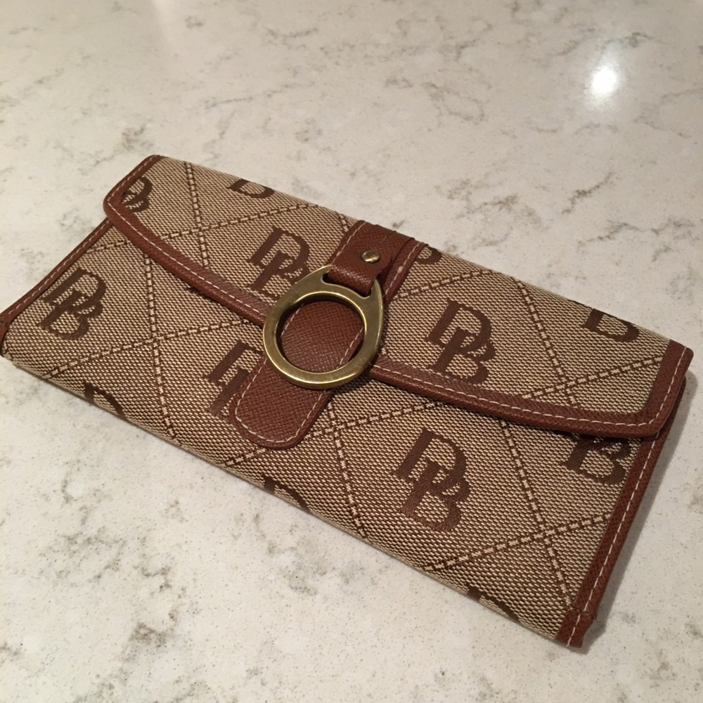 Dooney & Bourke wallet